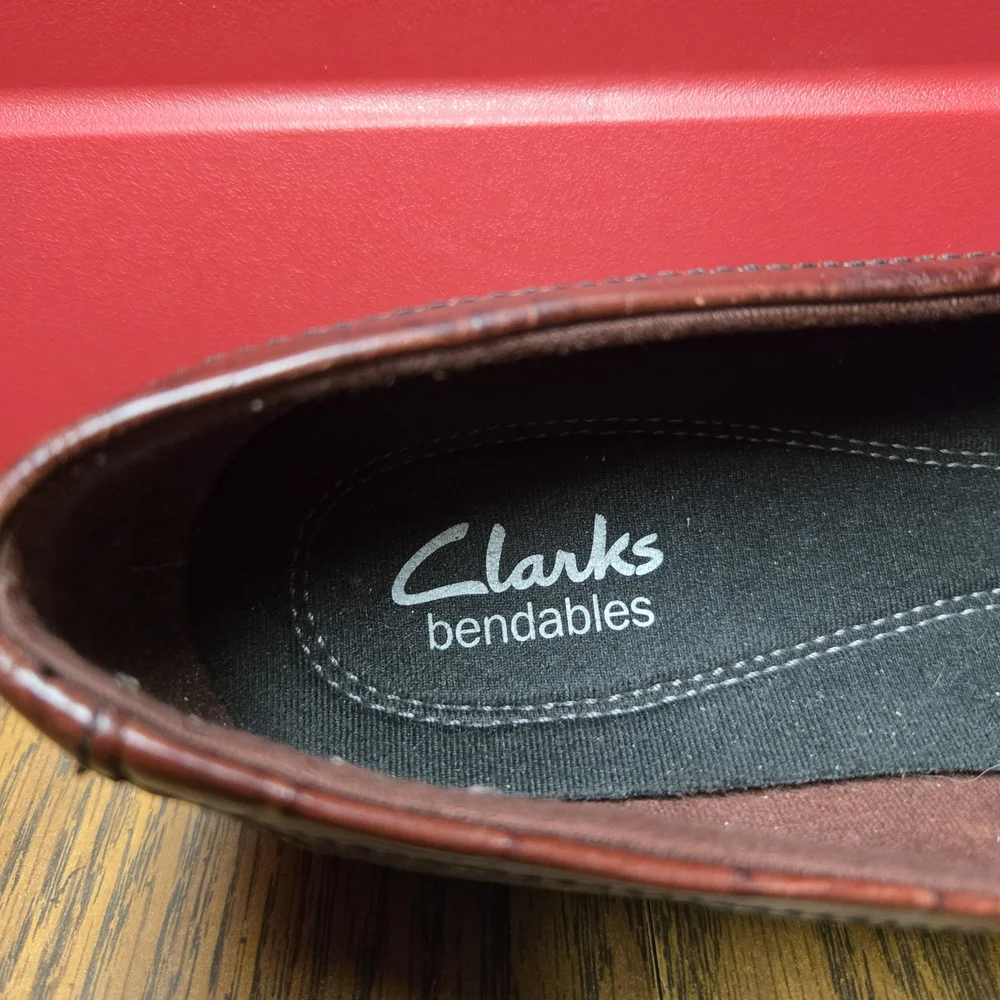 Women's Clarks Alligator Loafers. - Picture 7 of 7